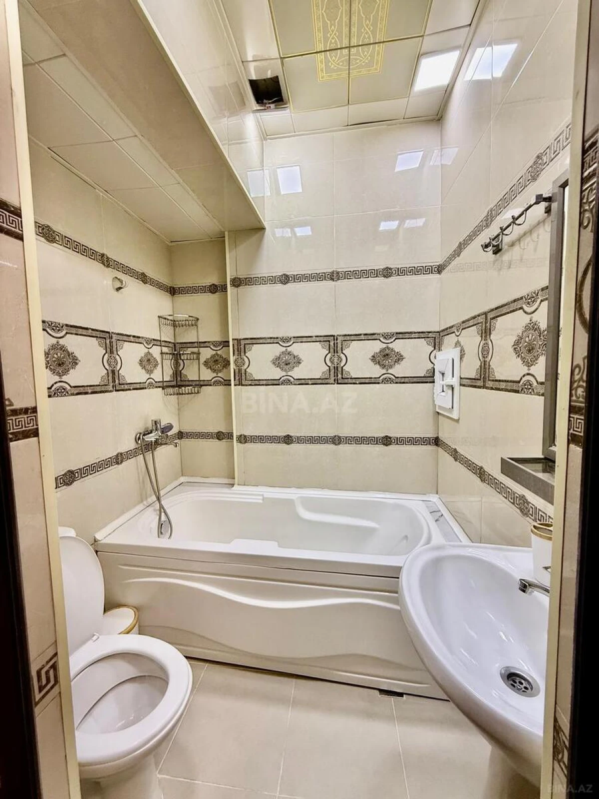 Kirayə verilir 2 otaqlı mənzil 70 m²