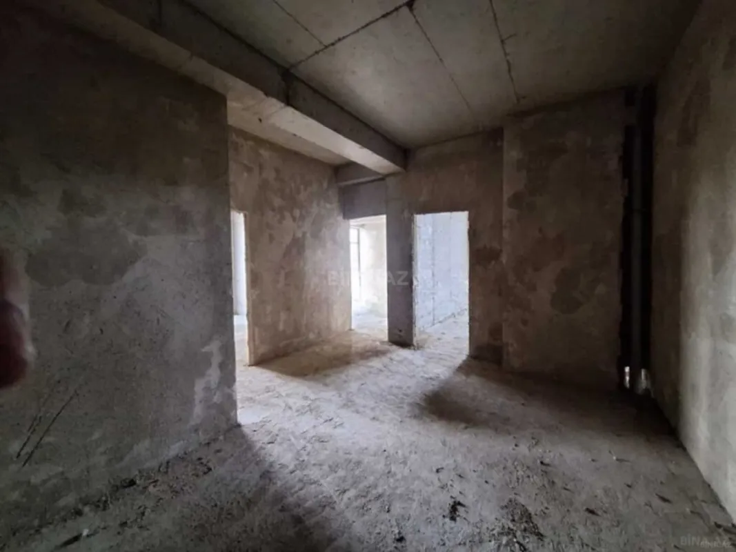 Satılır 3 otaqlı mənzil 135 m²