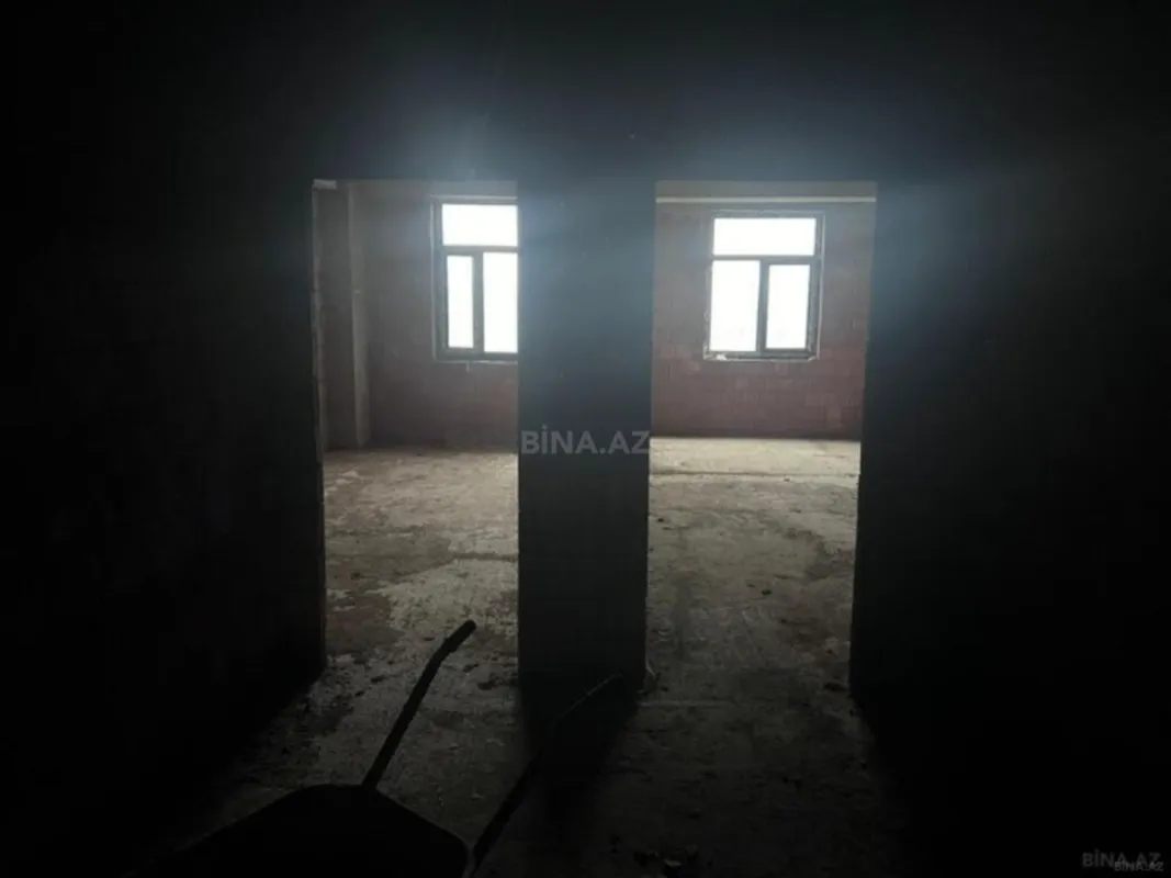 Satılır 3 otaqlı mənzil 135 m²