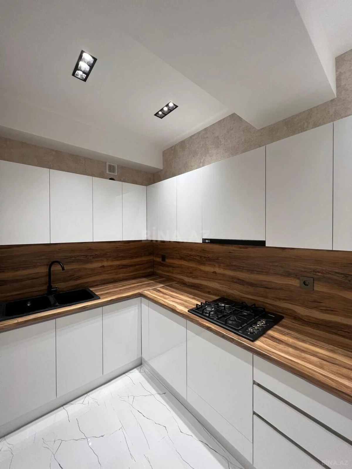 Satılır 3 otaqlı mənzil 84 m²