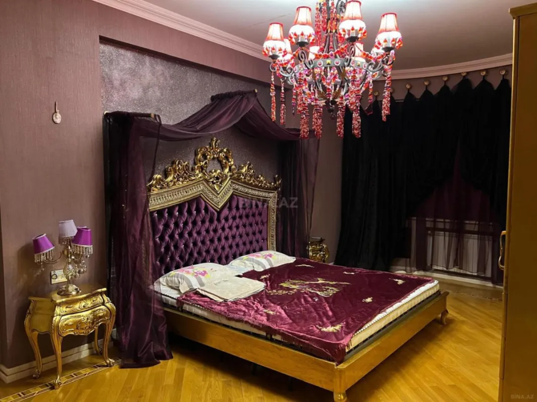 Satılır 4 otaqlı mənzil 210 m²