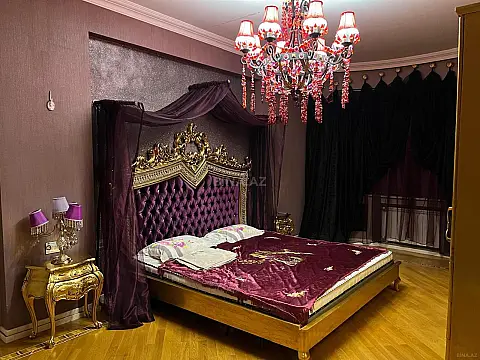 Satılır 4 otaqlı mənzil 210 m²