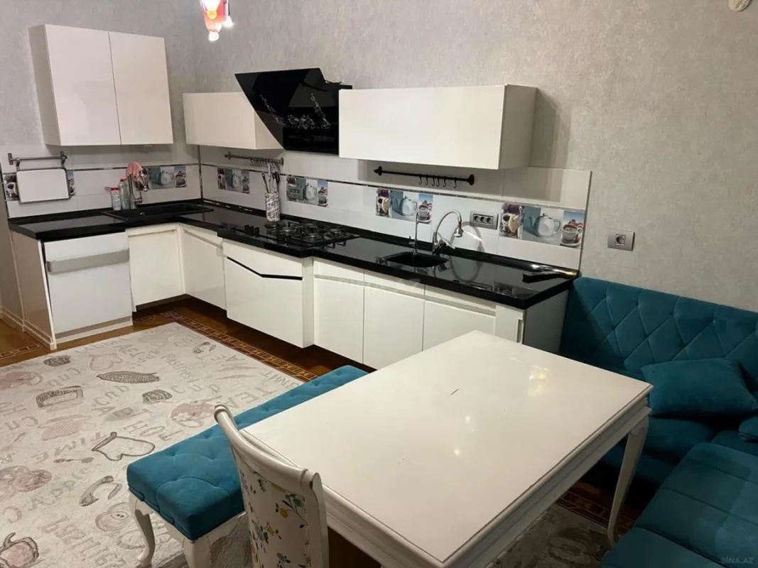 Satılır 4 otaqlı mənzil 210 m²