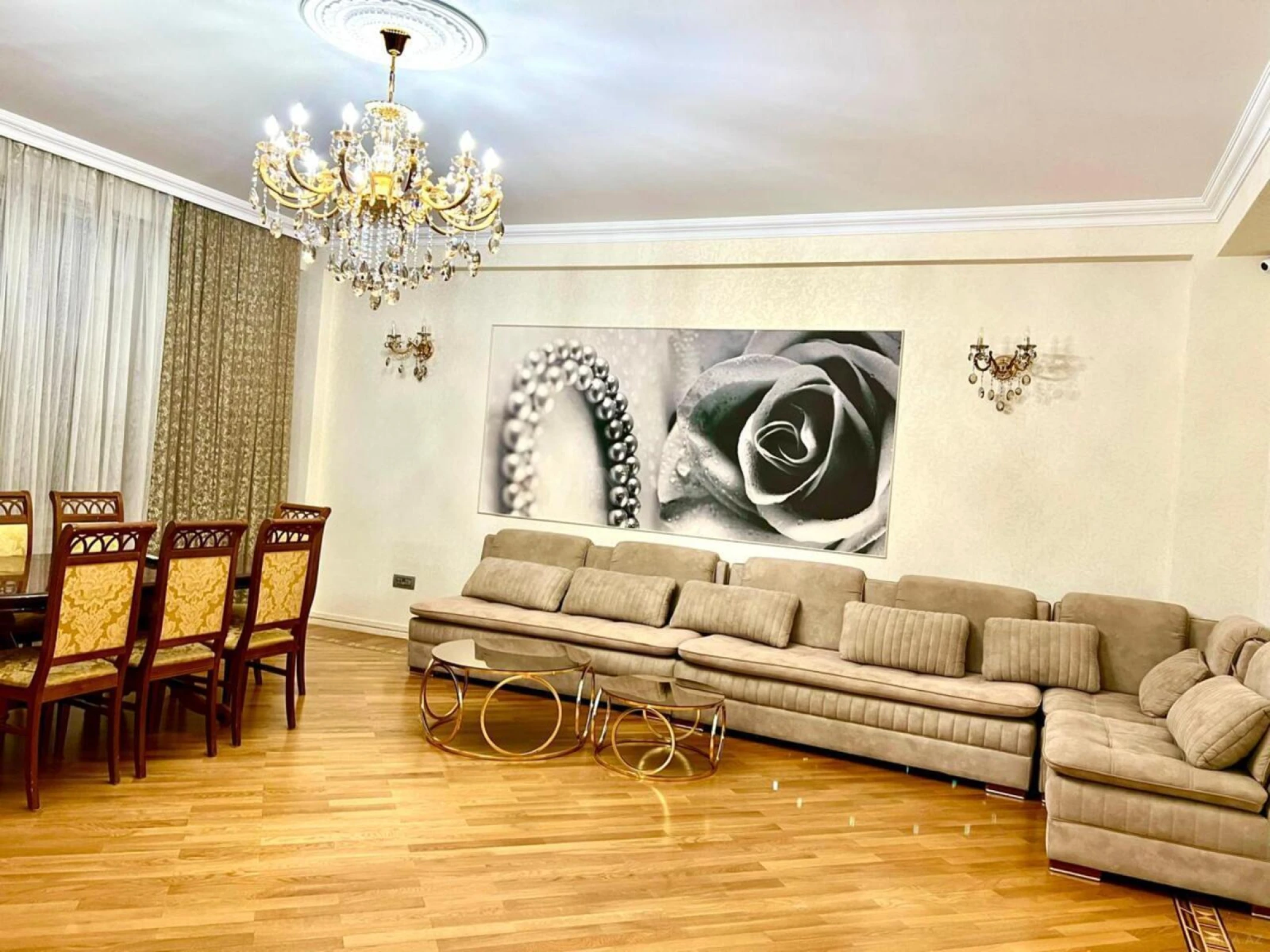Satılır 4 otaqlı mənzil 210 m²