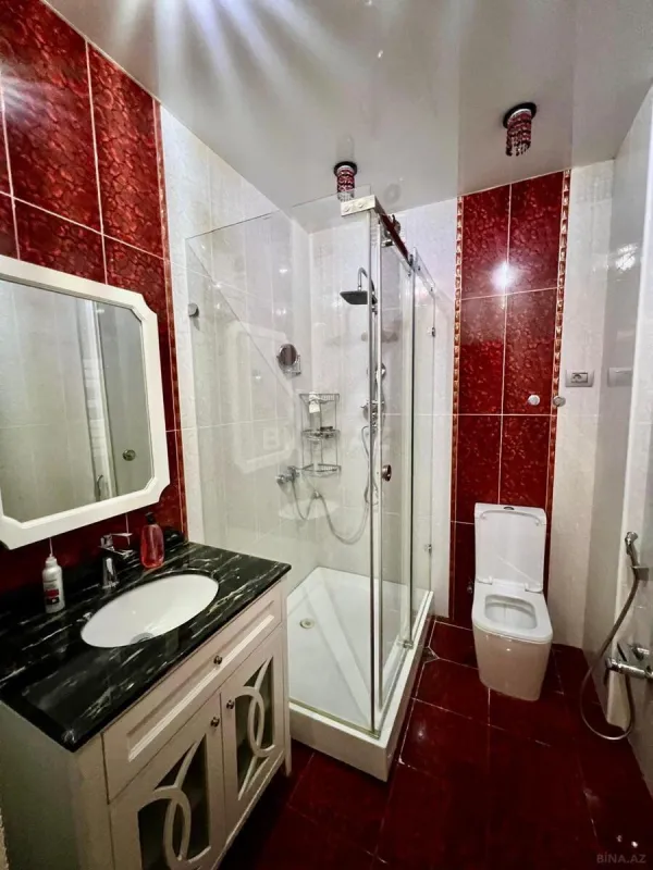 Satılır 4 otaqlı mənzil 210 m²