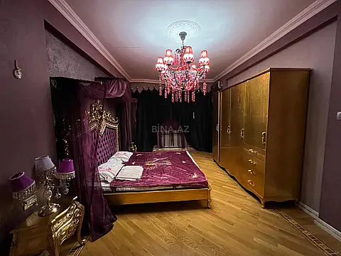 Satılır 4 otaqlı mənzil 210 m²