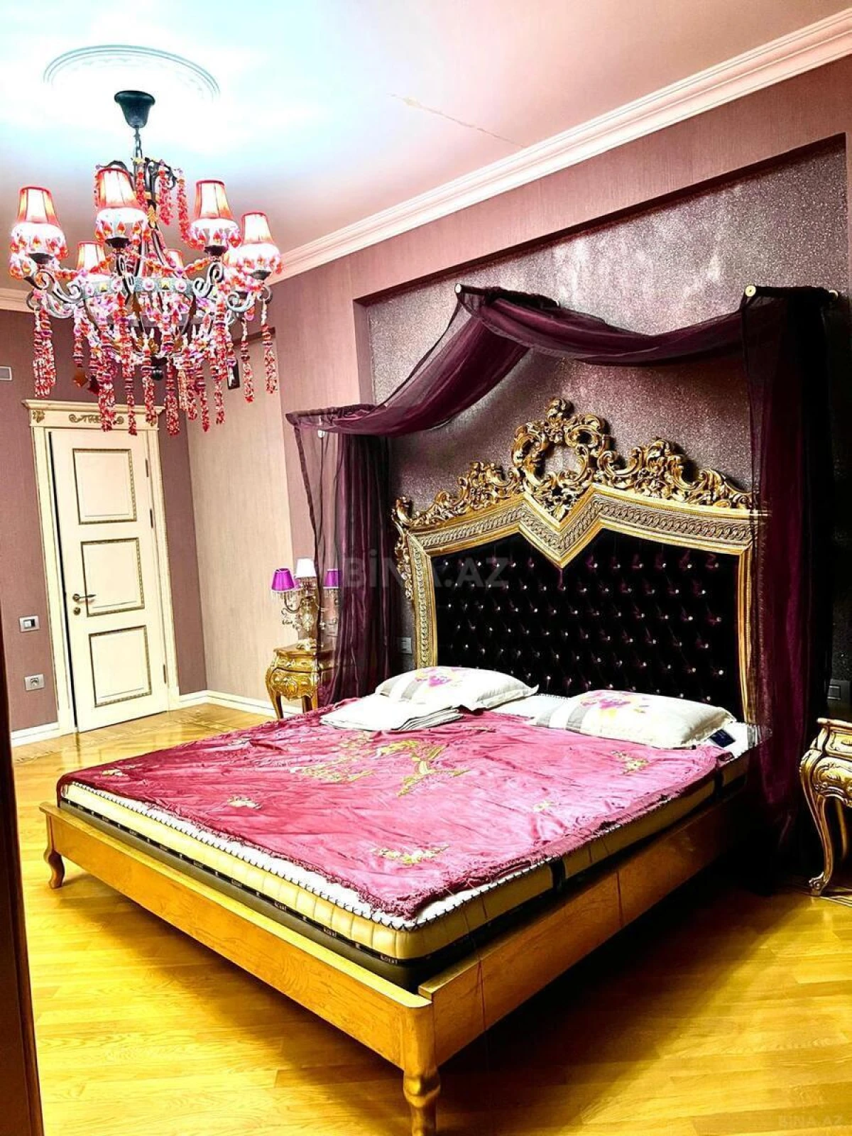 Satılır 4 otaqlı mənzil 210 m²