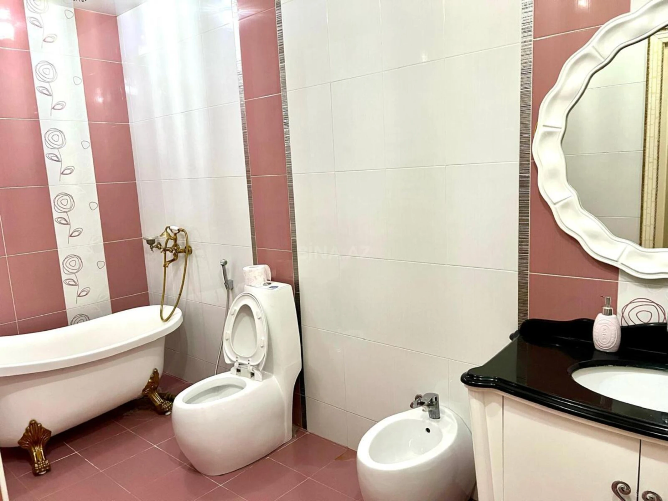 Satılır 4 otaqlı mənzil 210 m²