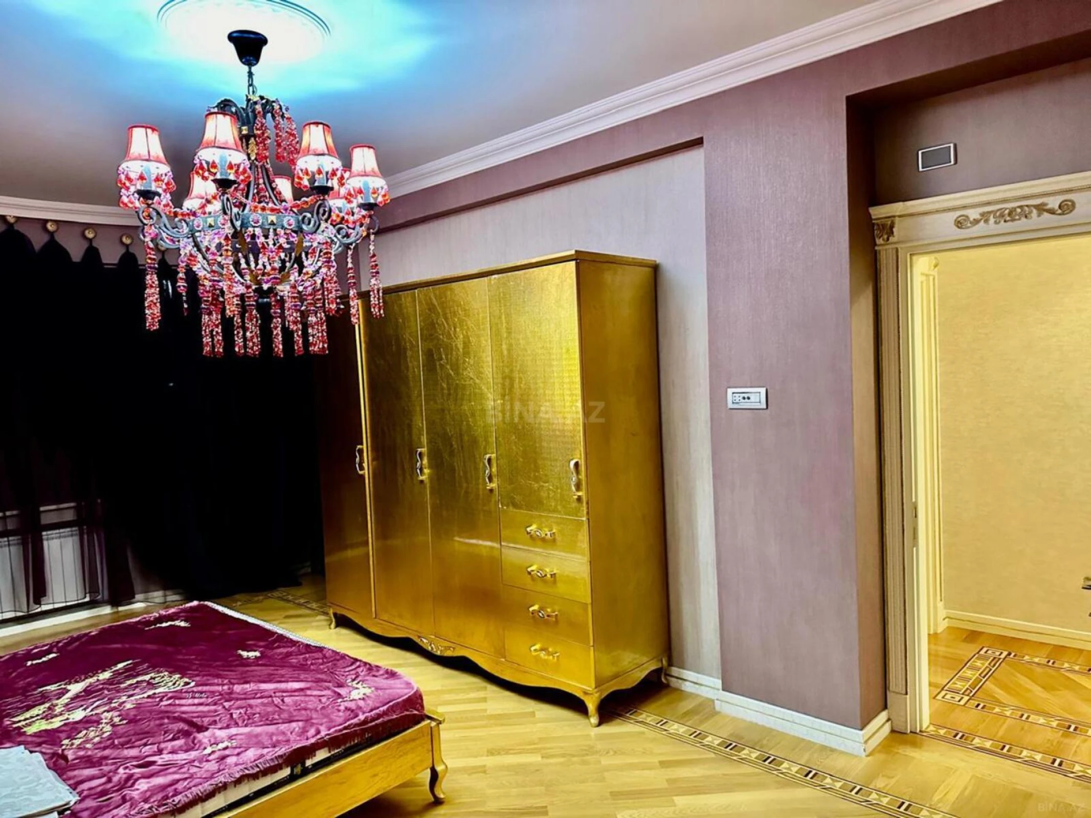 Satılır 4 otaqlı mənzil 210 m²