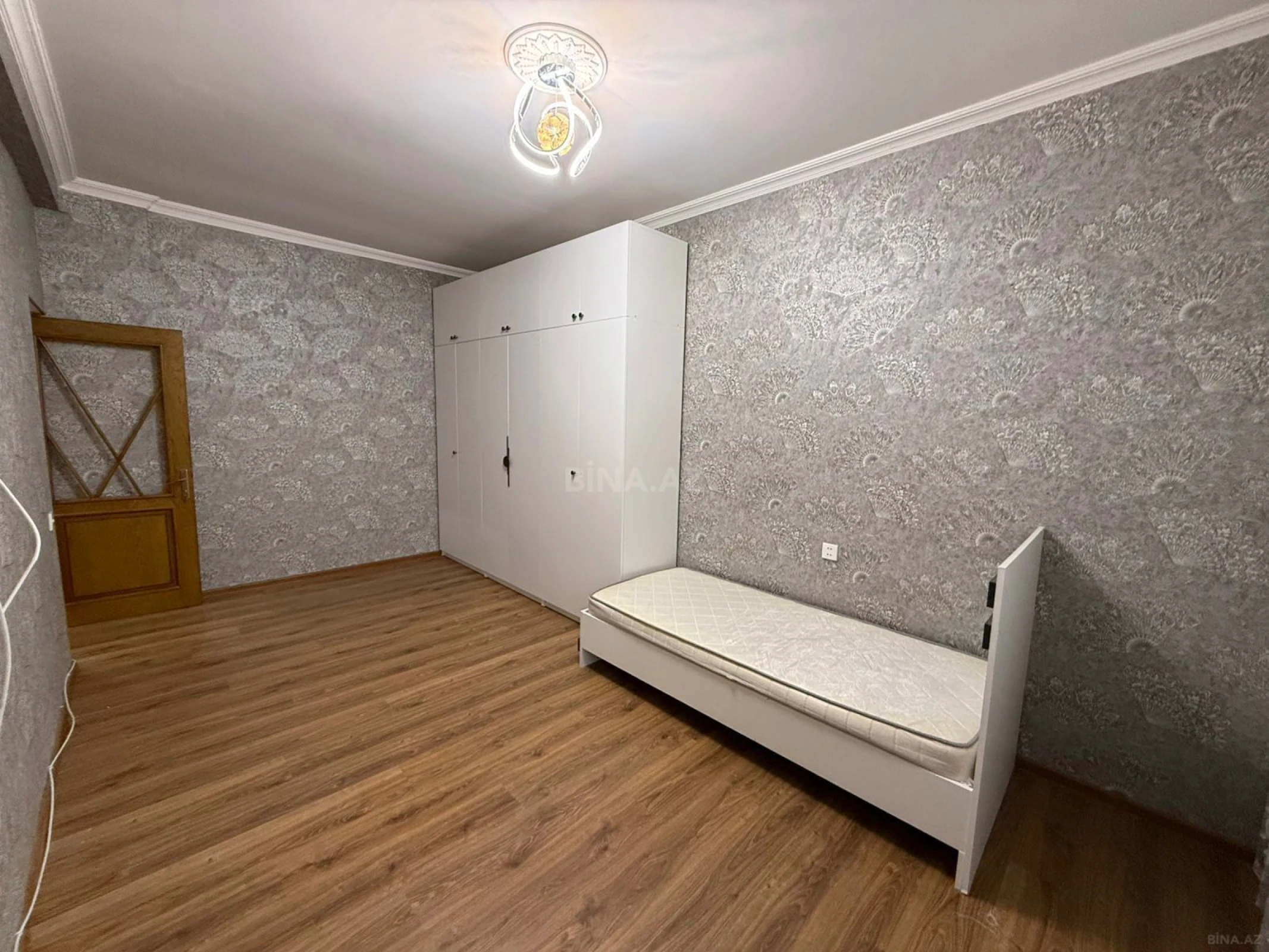 Satılır 2 otaqlı mənzil 80 m²