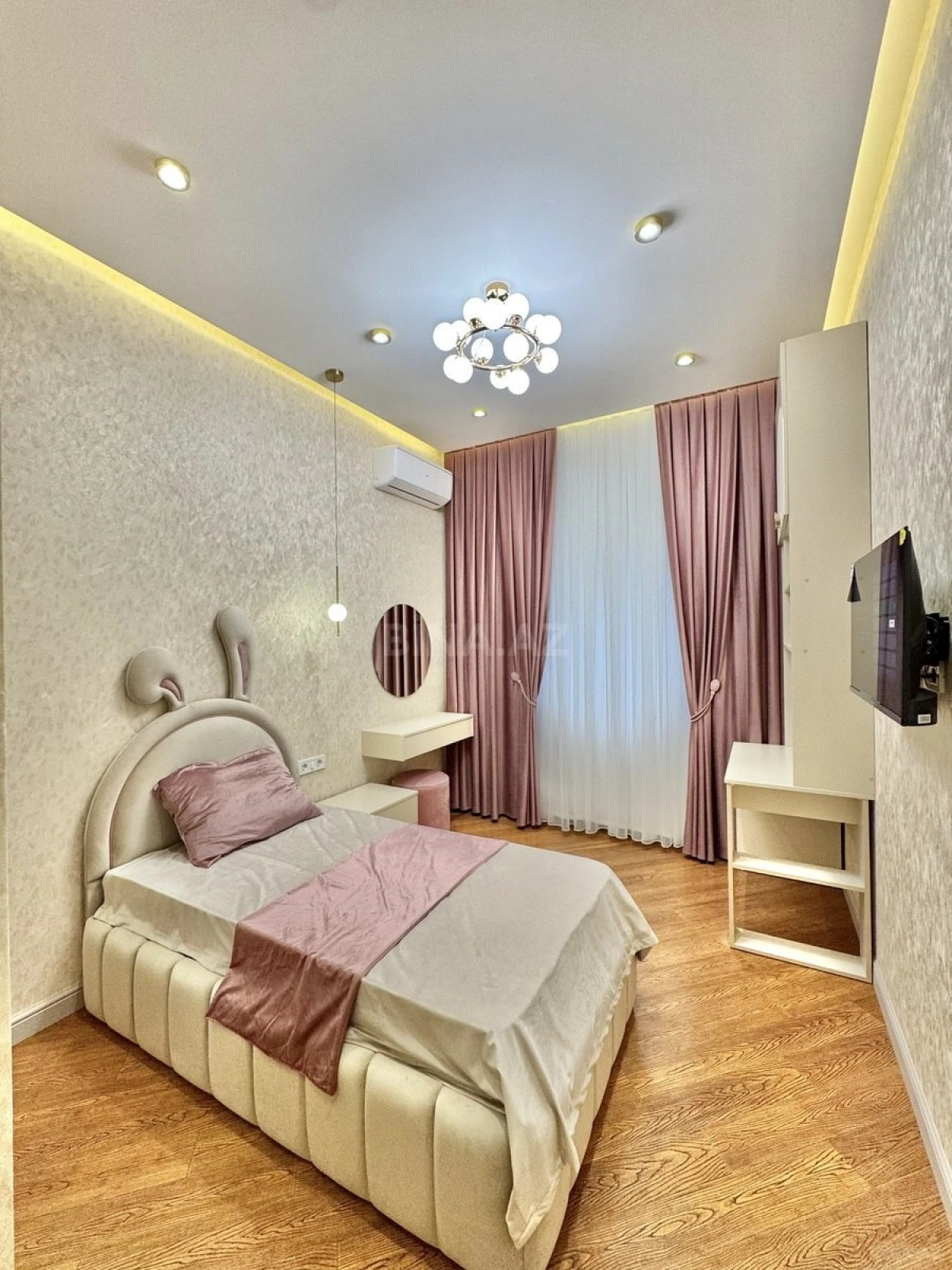 Satılır 4 otaqlı mənzil 145 m²
