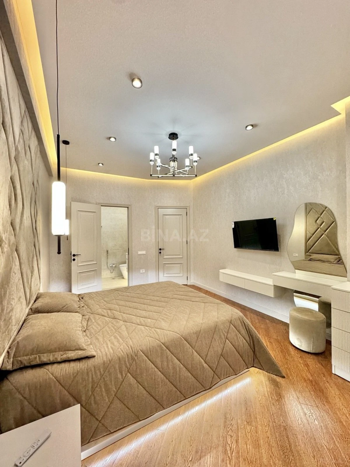 Satılır 4 otaqlı mənzil 145 m²