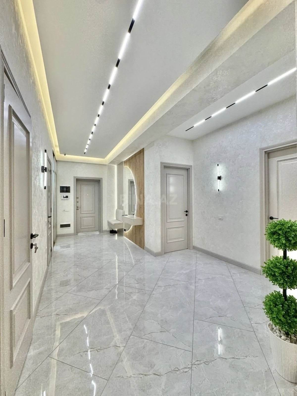 Satılır 4 otaqlı mənzil 145 m²