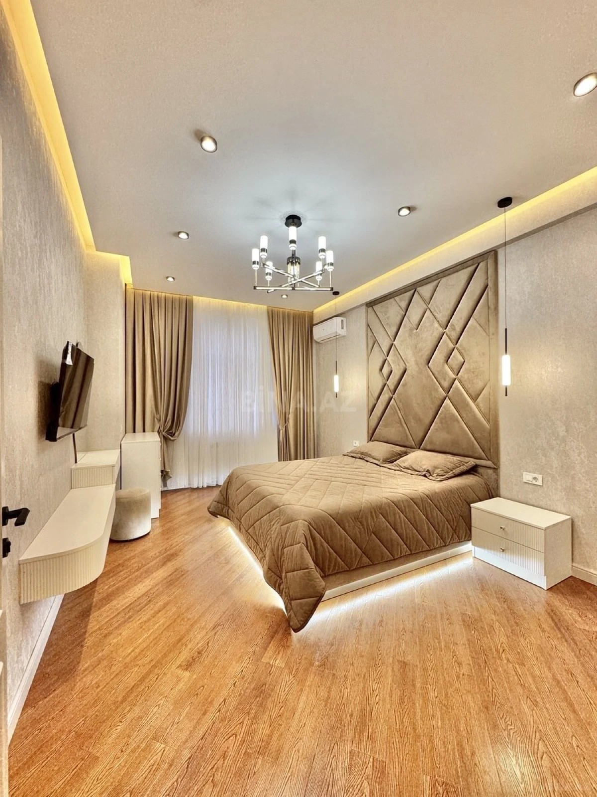 Satılır 4 otaqlı mənzil 145 m²