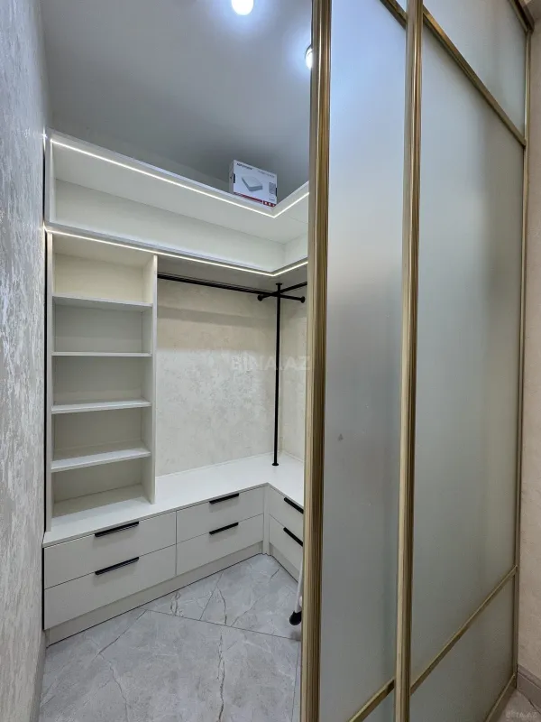 Satılır 4 otaqlı mənzil 145 m²