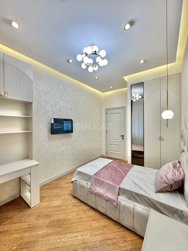 Satılır 4 otaqlı mənzil 145 m²
