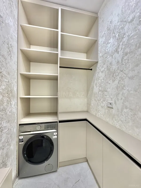 Satılır 4 otaqlı mənzil 145 m²