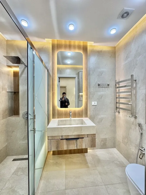 Satılır 4 otaqlı mənzil 145 m²