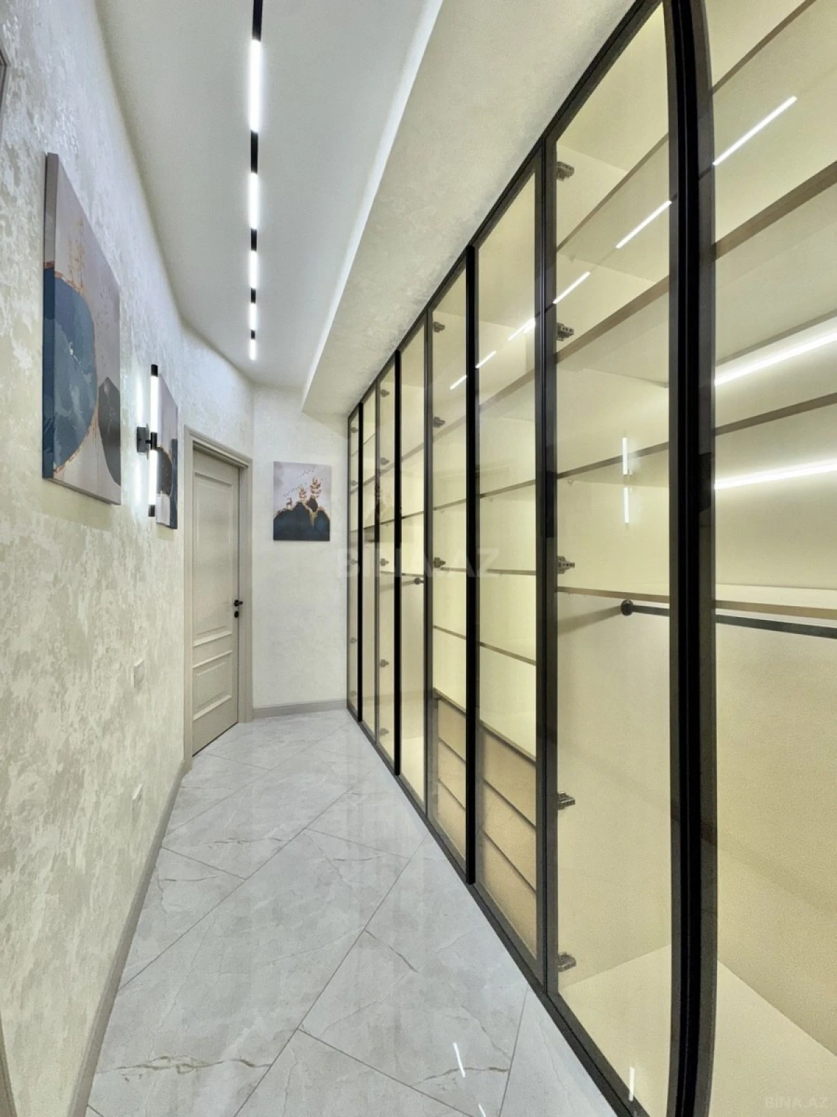Satılır 4 otaqlı mənzil 145 m²