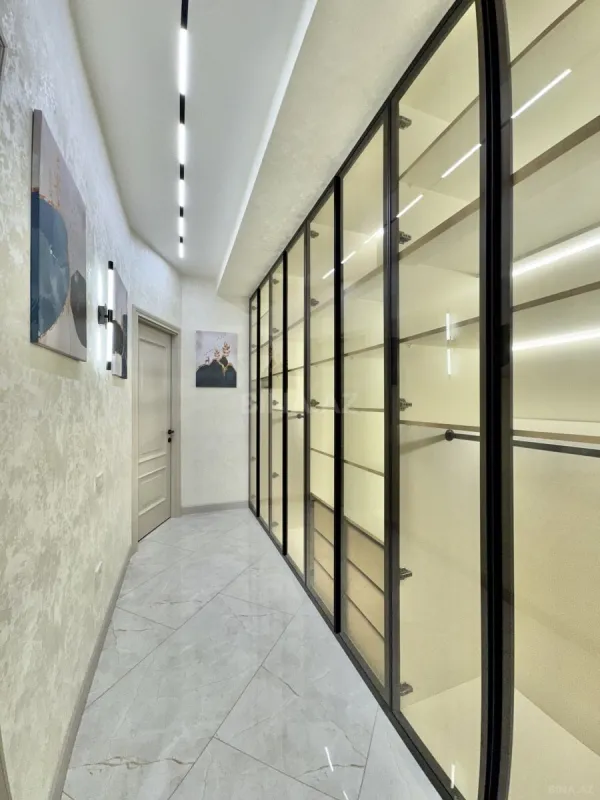 Satılır 4 otaqlı mənzil 145 m²
