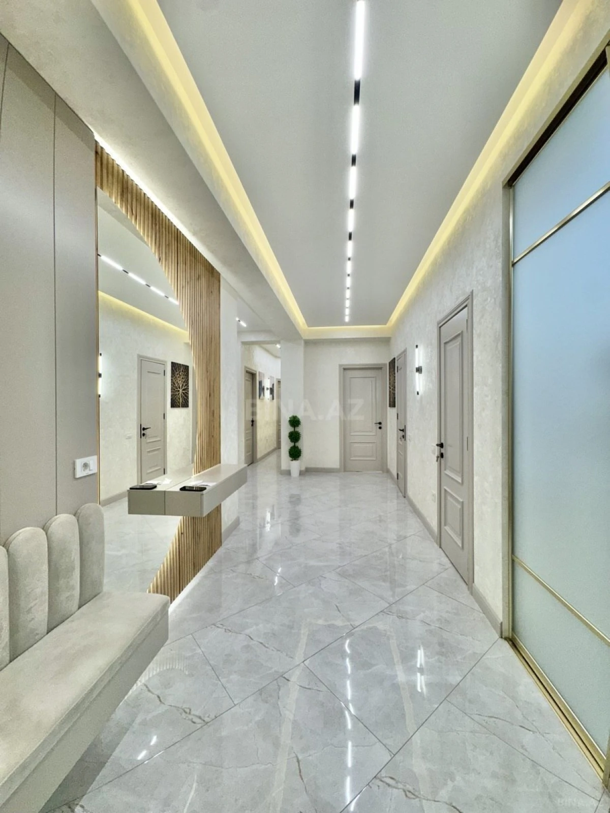 Satılır 4 otaqlı mənzil 145 m²