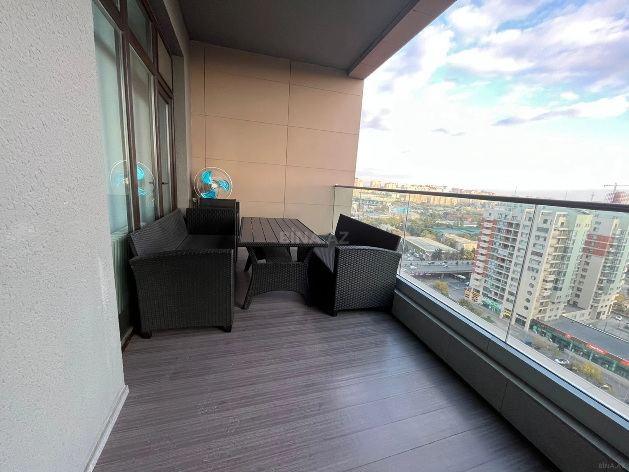 Kirayə verilir 3 otaqlı mənzil 148 m²