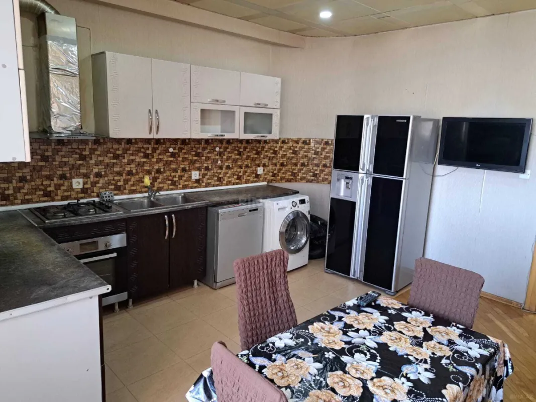 Satılır 3 otaqlı mənzil 140 m²