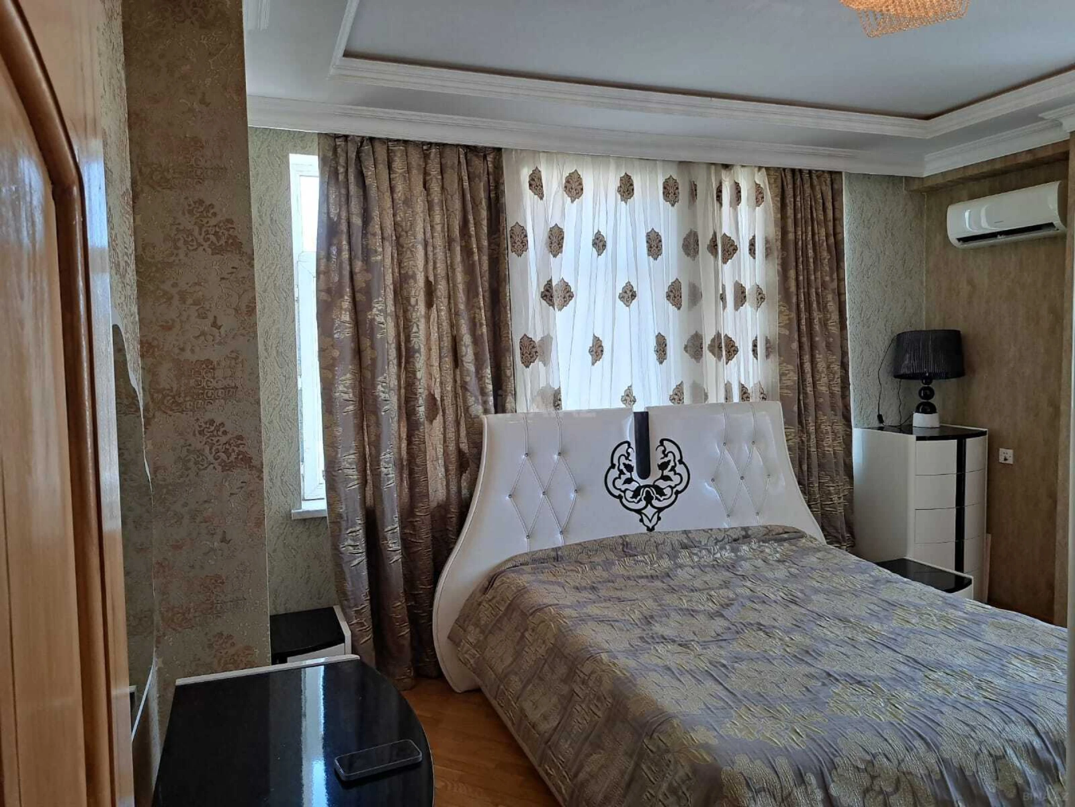 Satılır 3 otaqlı mənzil 140 m²