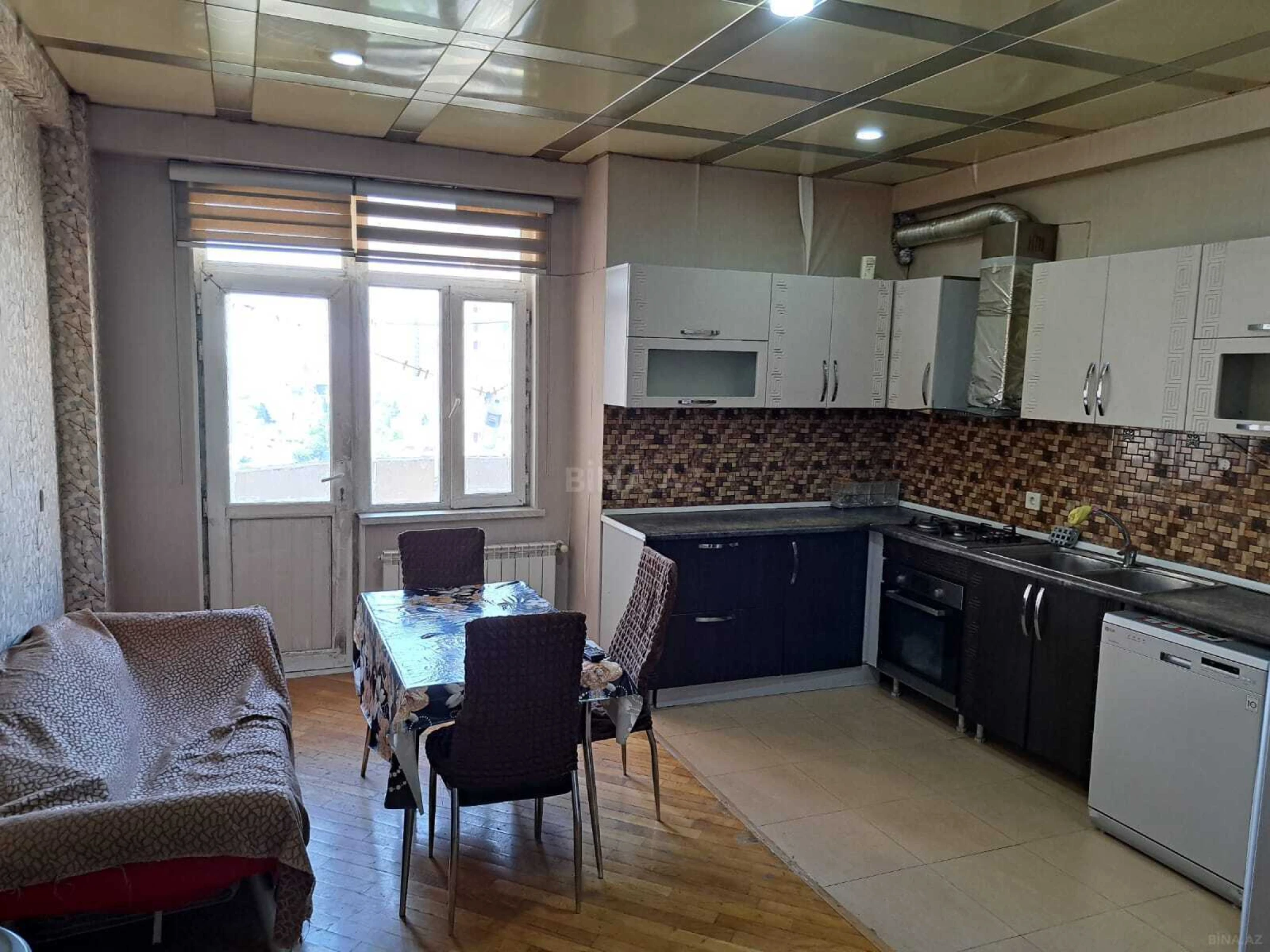 Satılır 3 otaqlı mənzil 140 m²