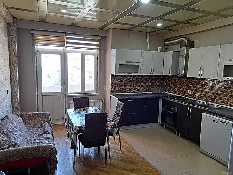 Satılır 3 otaqlı mənzil 140 m²