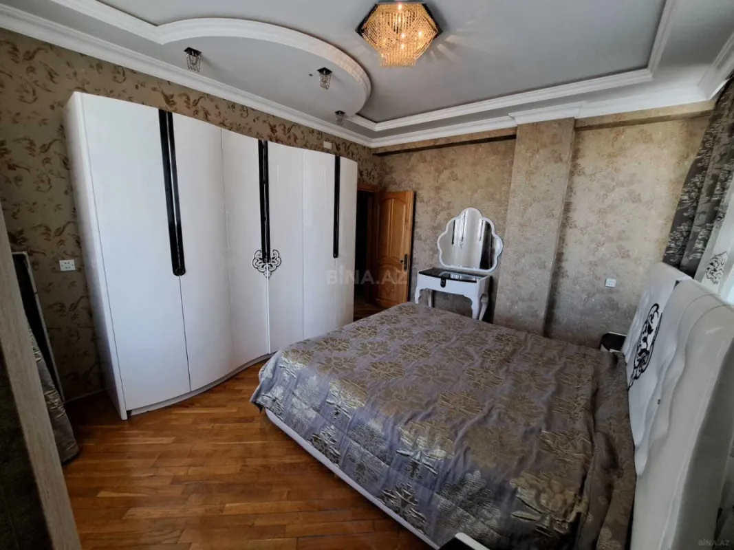 Satılır 3 otaqlı mənzil 140 m²