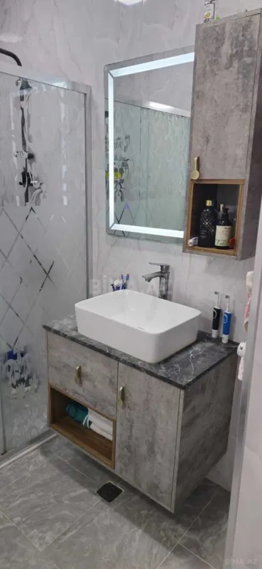 Satılır 5 otaqlı mənzil 120 m²