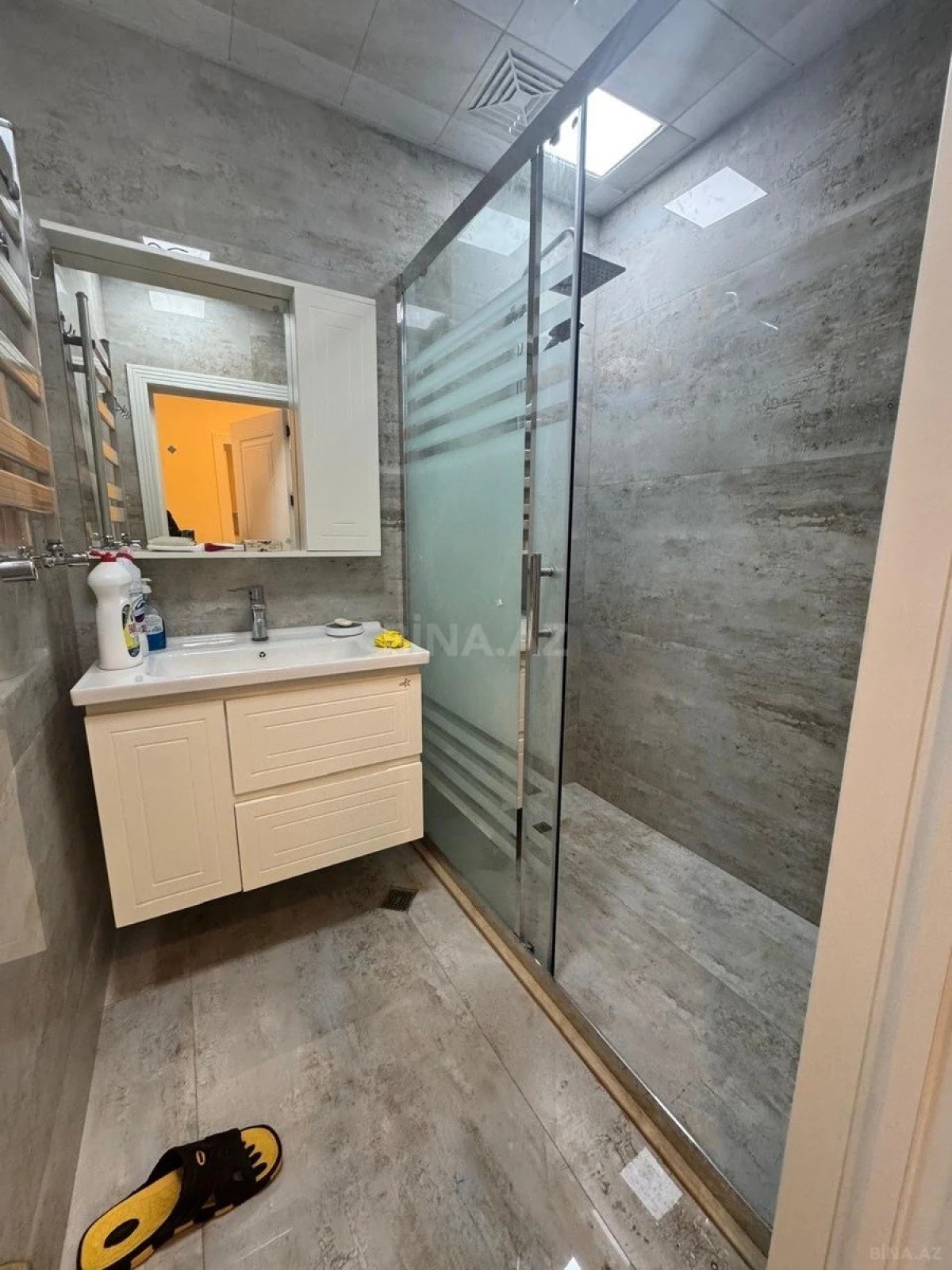 Satılır 4 otaqlı mənzil 110 m²
