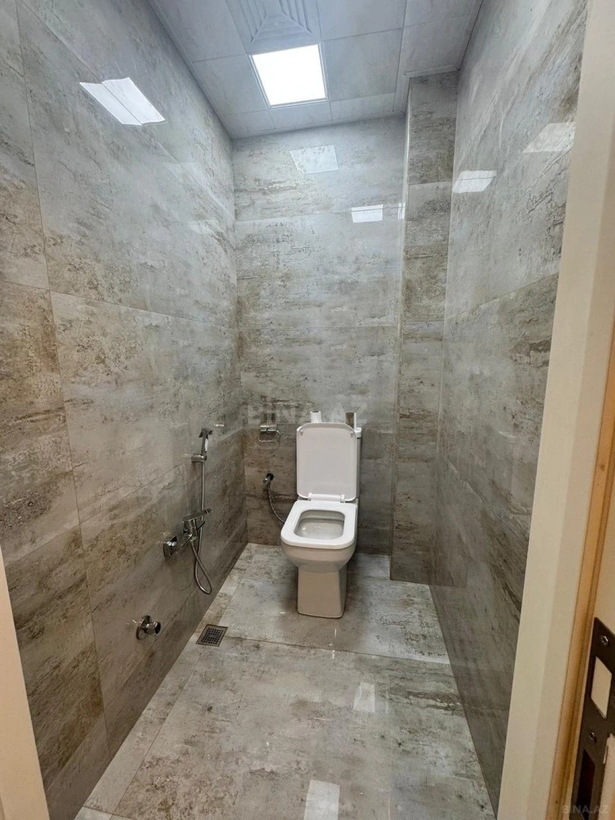 Satılır 4 otaqlı mənzil 110 m²