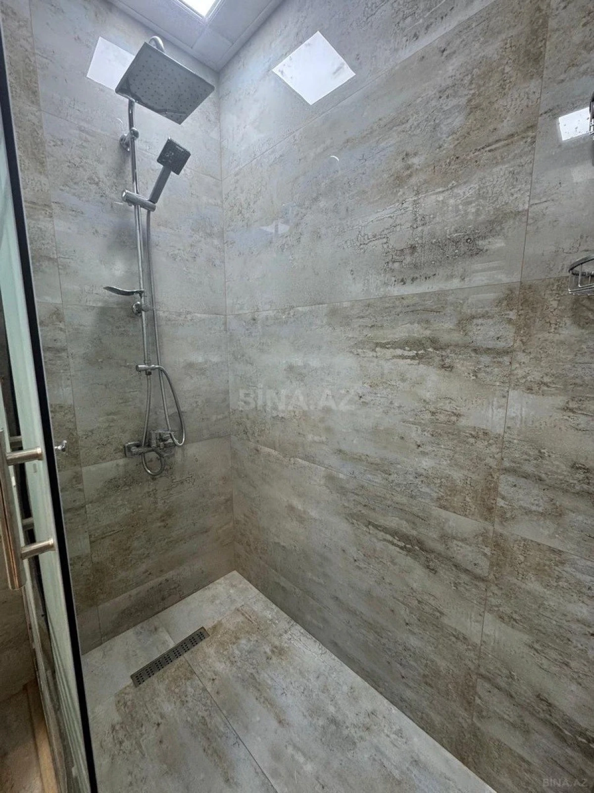Satılır 4 otaqlı mənzil 110 m²