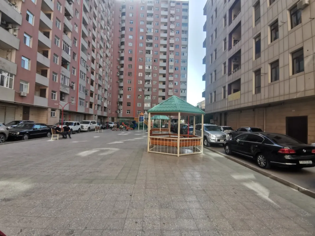 Kirayə verilir 3 otaqlı mənzil 117 m²