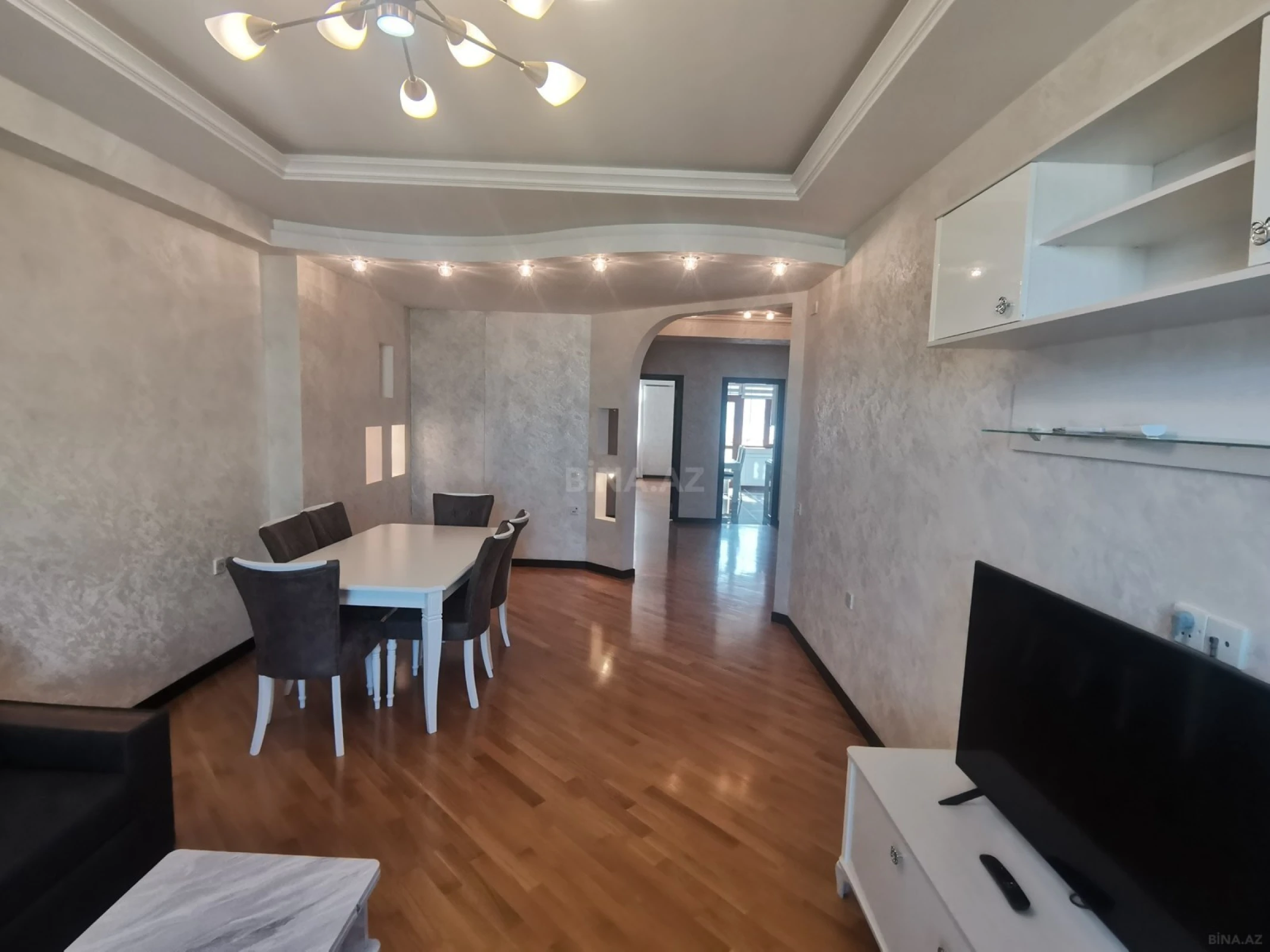 Kirayə verilir 3 otaqlı mənzil 117 m²