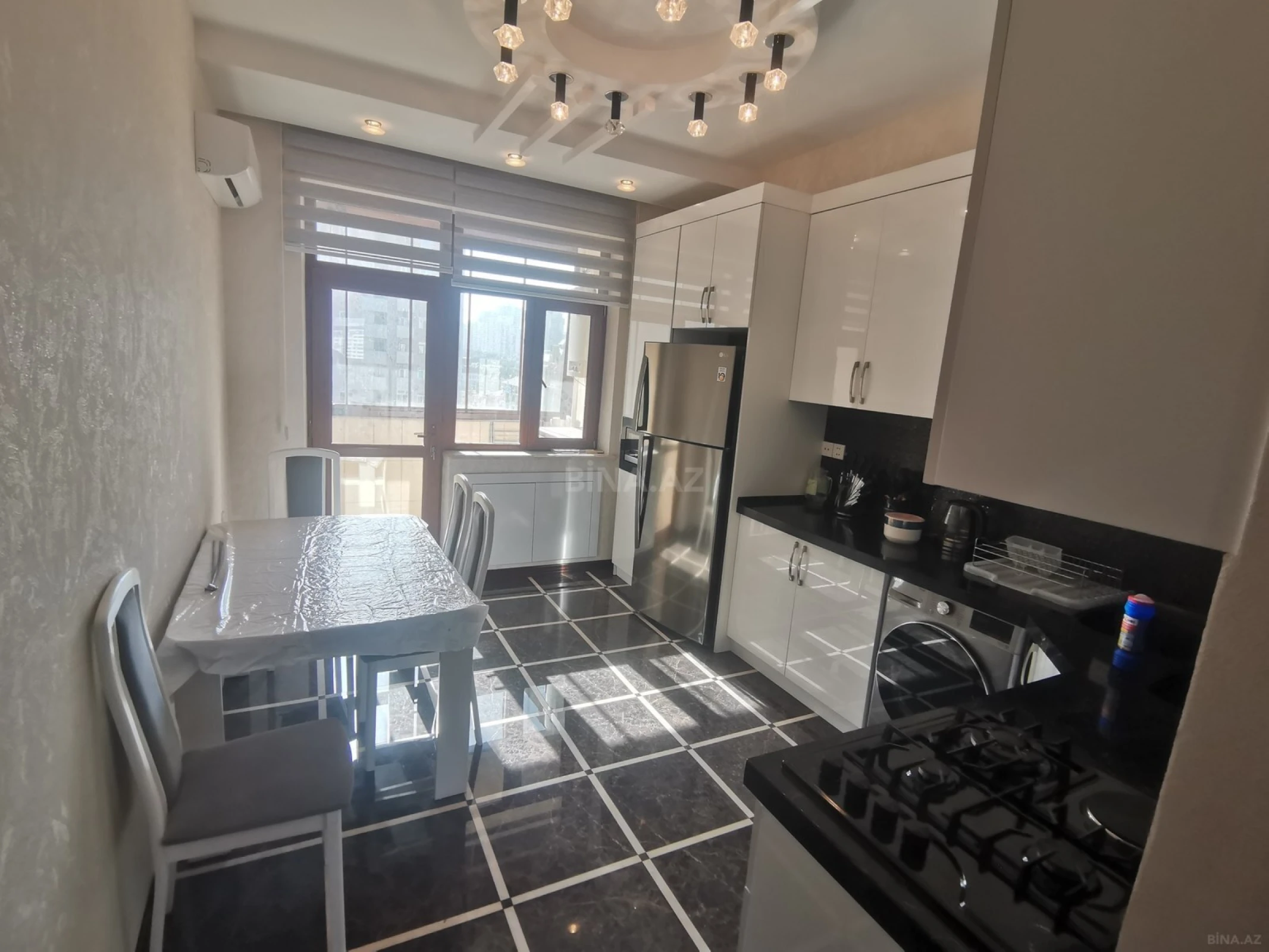 Kirayə verilir 3 otaqlı mənzil 117 m²