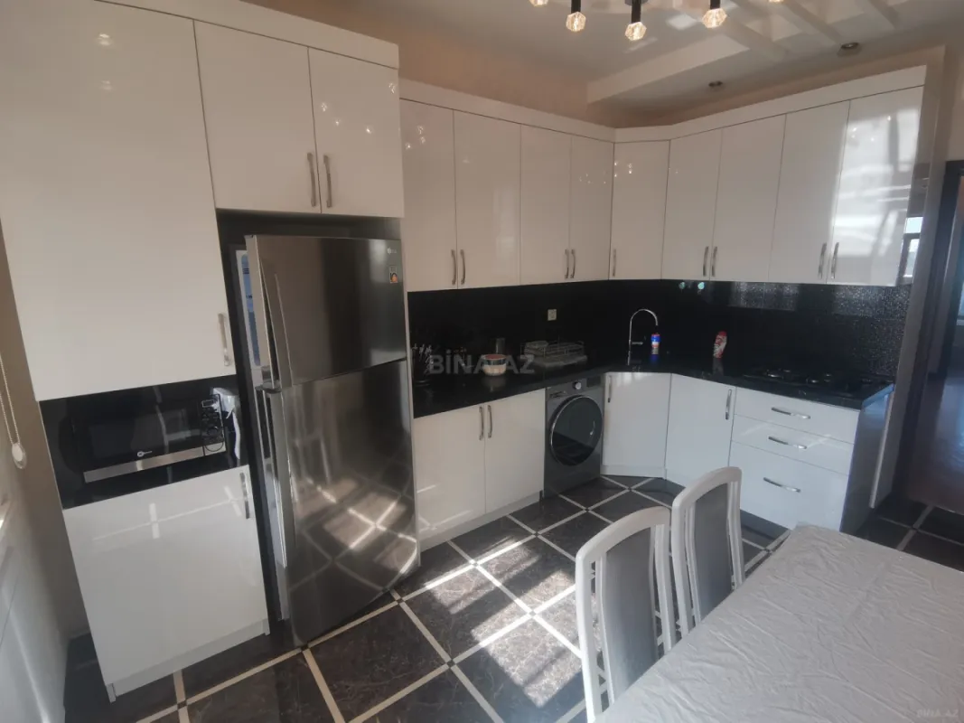 Kirayə verilir 3 otaqlı mənzil 117 m²