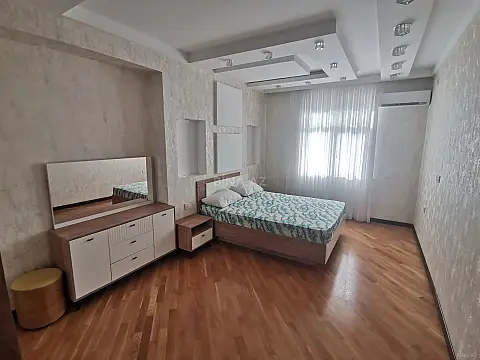 Kirayə verilir 3 otaqlı mənzil 117 m²