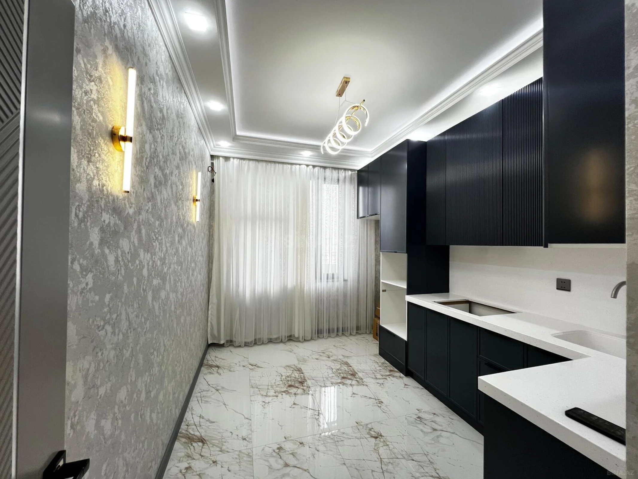 Satılır 3 otaqlı mənzil 125 m²