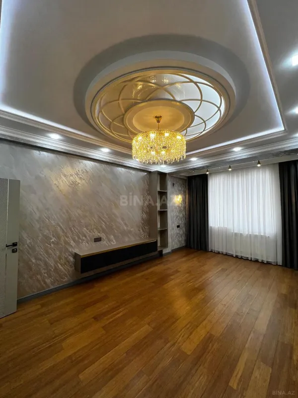 Satılır 3 otaqlı mənzil 125 m²