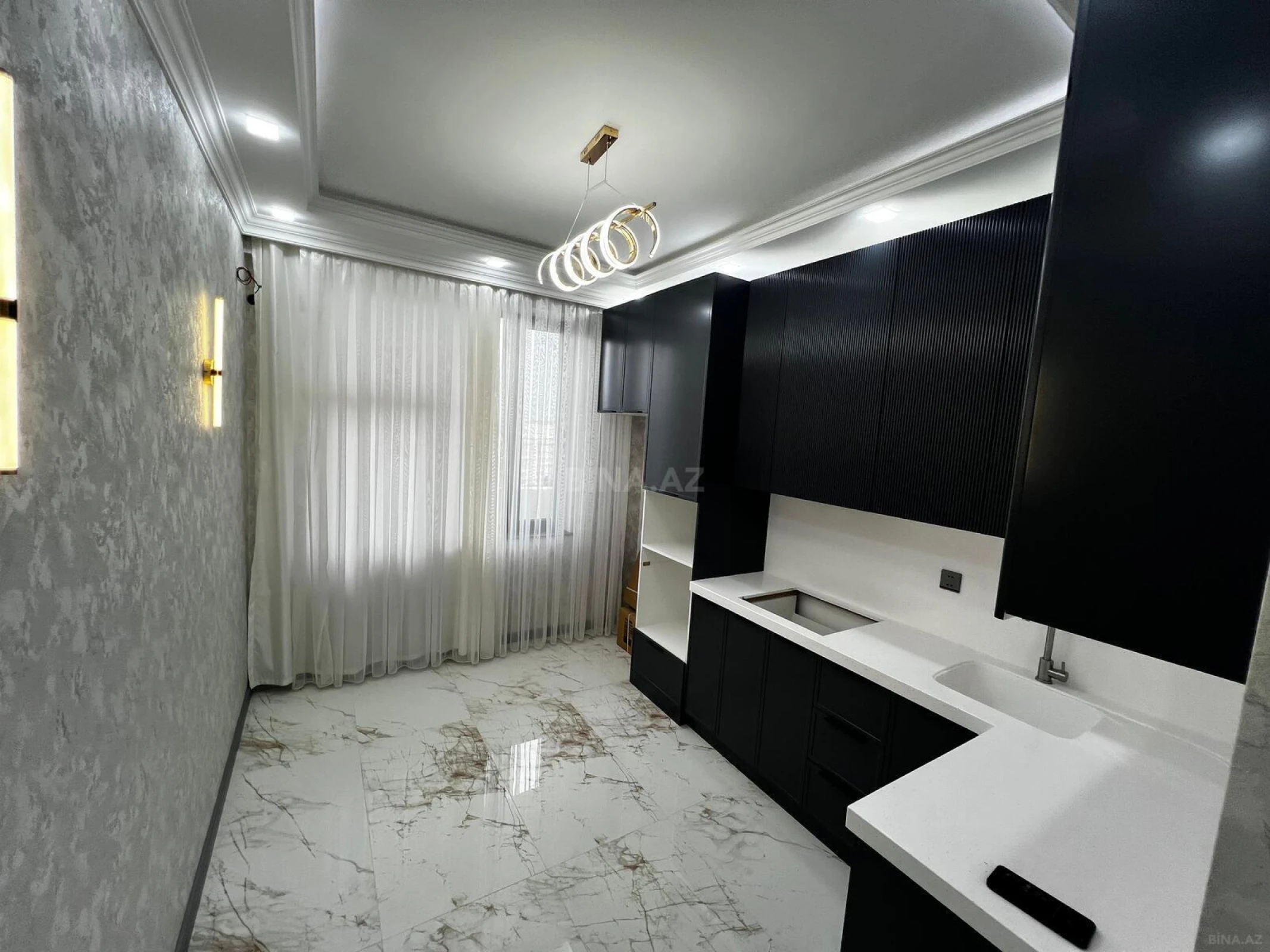 Satılır 3 otaqlı mənzil 125 m²