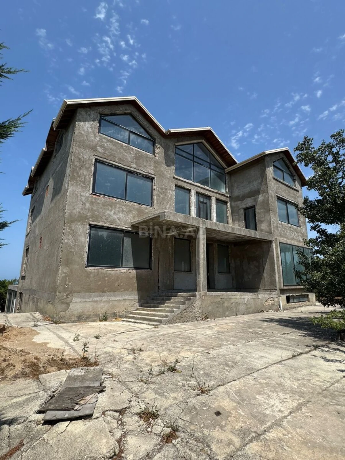 Satılır 14 otaqlı həyət evi 820 m²