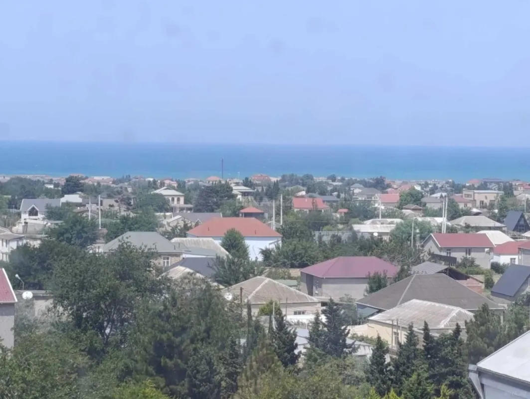 Satılır 14 otaqlı həyət evi 820 m²