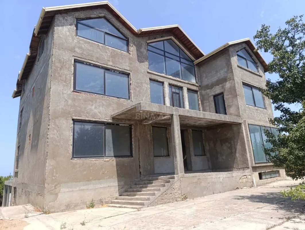 Satılır 14 otaqlı həyət evi 820 m²