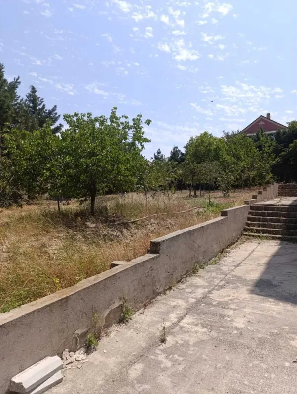 Satılır 14 otaqlı həyət evi 820 m²