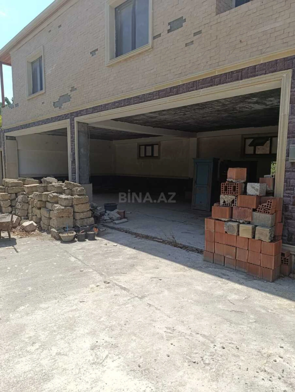 Satılır 14 otaqlı həyət evi 820 m²