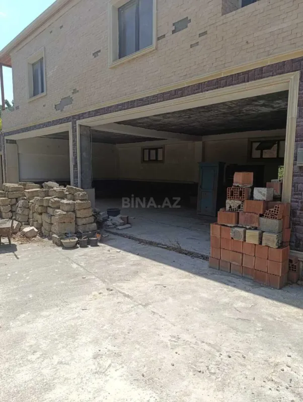 Satılır 14 otaqlı həyət evi 820 m²