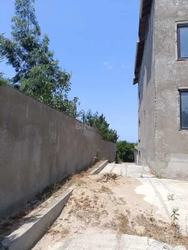 Satılır 14 otaqlı həyət evi 820 m²